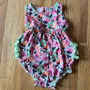 Ruffle Butts Onesie Size: 12-18mo